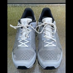 On Swiss Engineering Cloud Women’s Size 8 Athletic Running Gray Sneakers